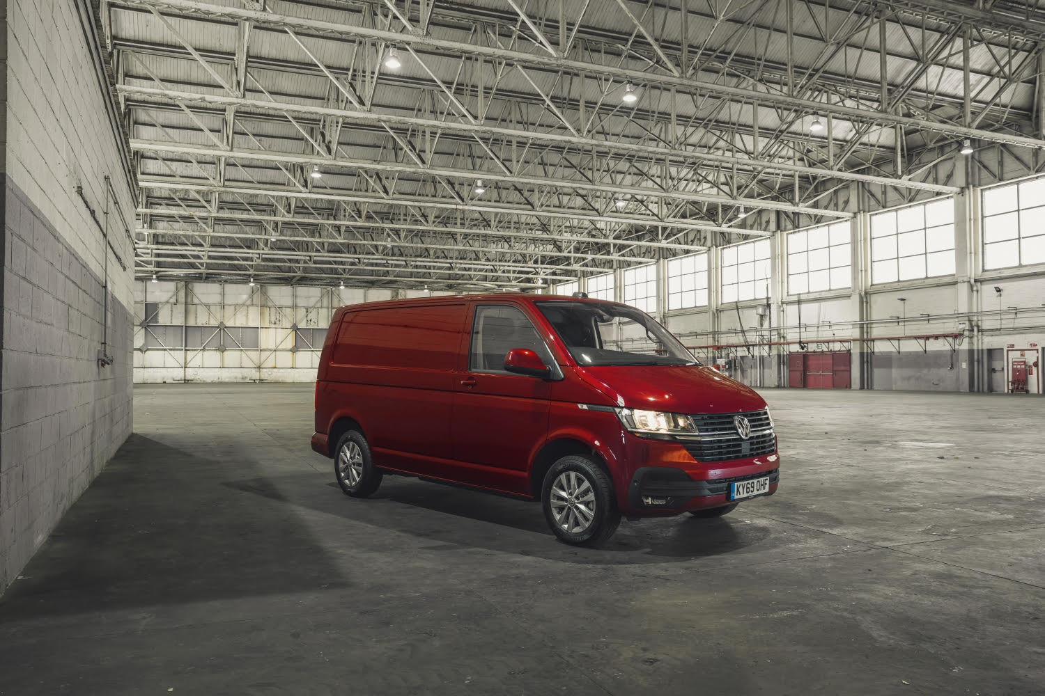 Volkswagen Transporter 6.1 Furgon skoczy 71 lat